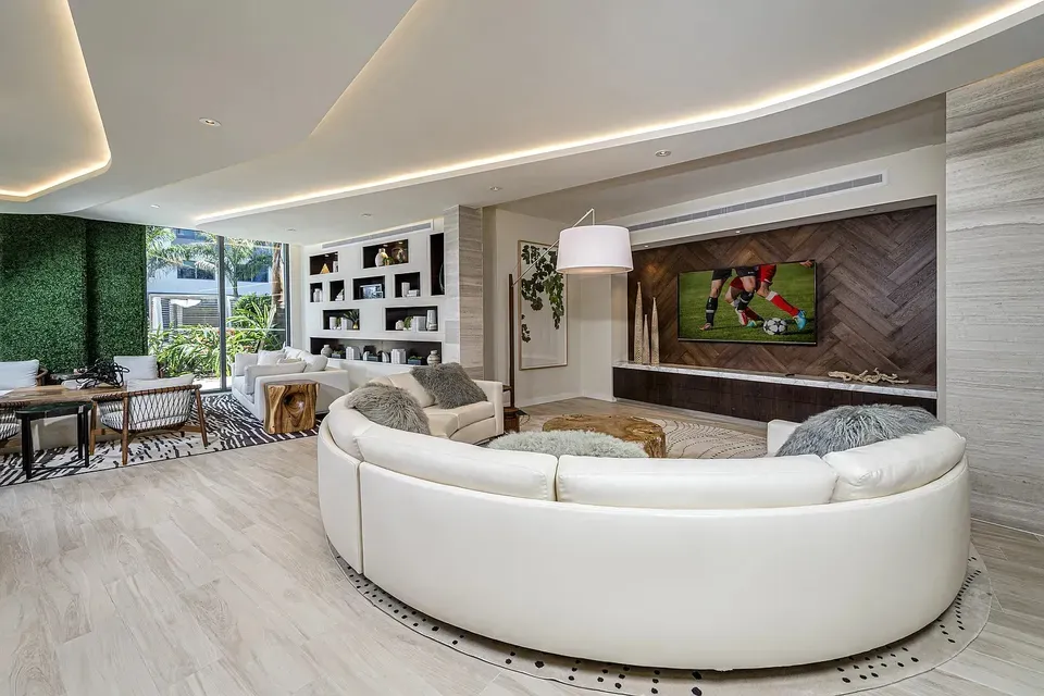 3 Bed 2 Bath Contemporary High-Rise Condo in Tampa, FL - 4