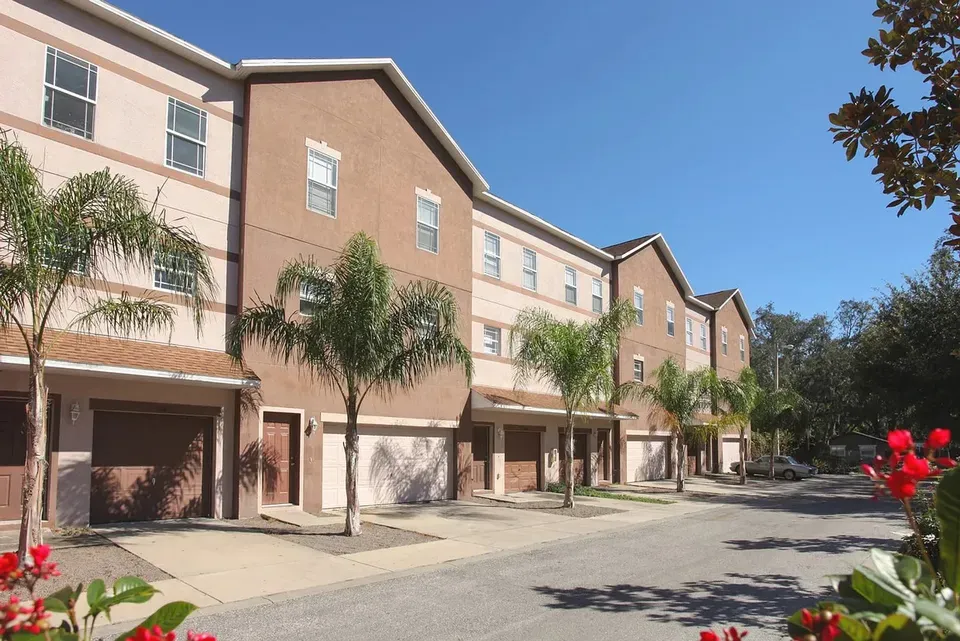 3 Bed 2 Bath Contemporary High-Rise Condo in Tampa, FL - 2