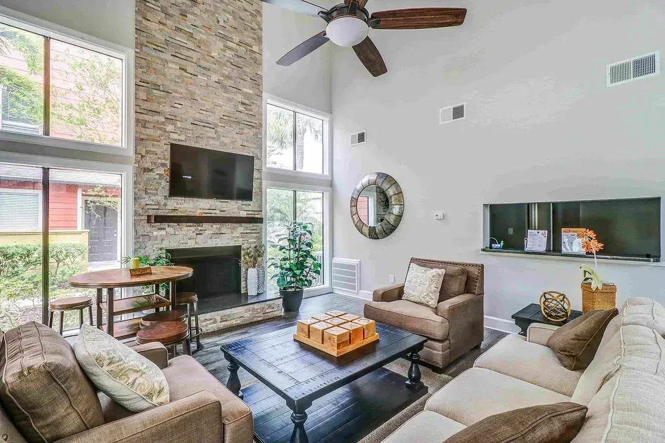 3 Bed 2 Bath Contemporary High-Rise Condo in Tampa, FL - 4