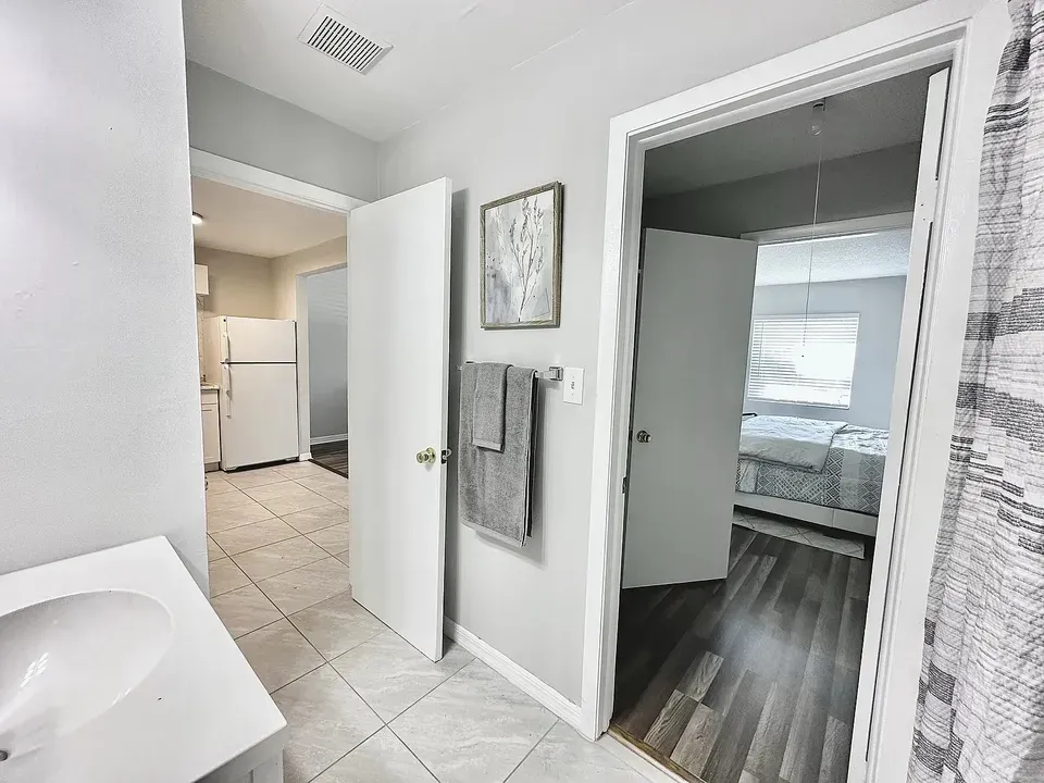 3 Bed 2 Bath Contemporary High-Rise Condo in Tampa, FL - 1