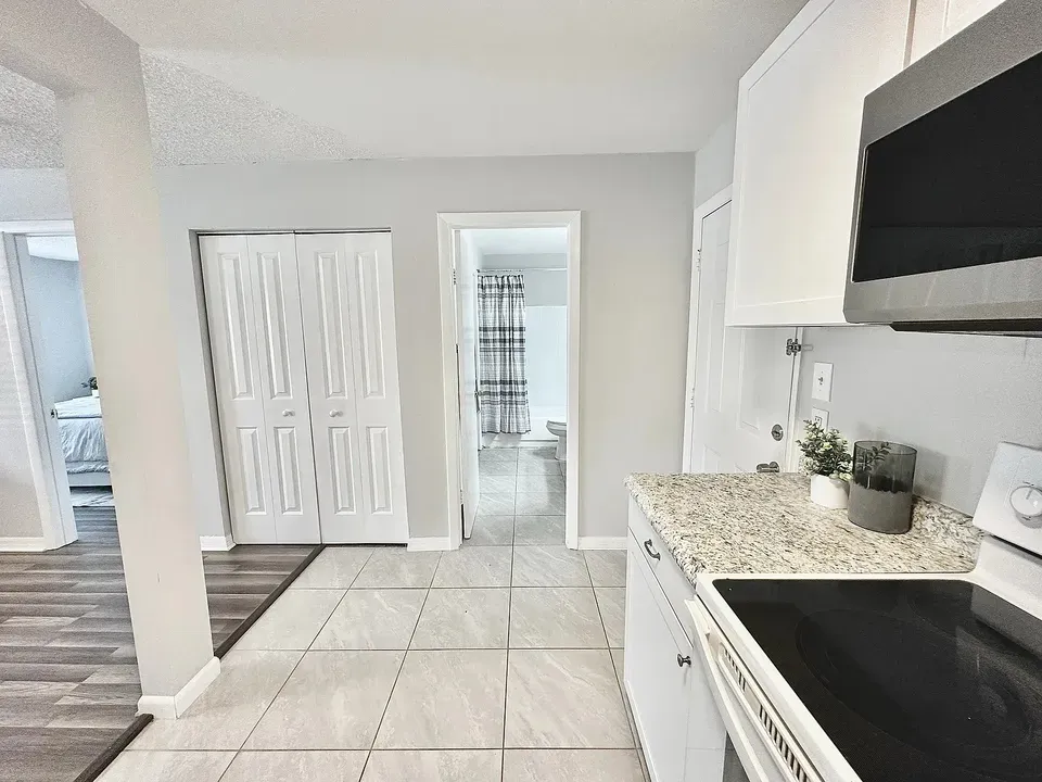 3 Bed 2 Bath Contemporary High-Rise Condo in Tampa, FL - 2