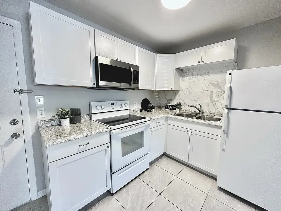 3 Bed 2 Bath Contemporary High-Rise Condo in Tampa, FL - 3