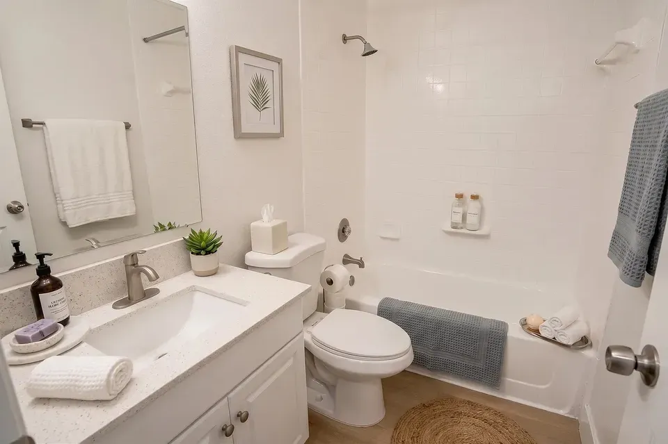 3 Bed 2 Bath Contemporary High-Rise Condo in Tampa, FL - 4