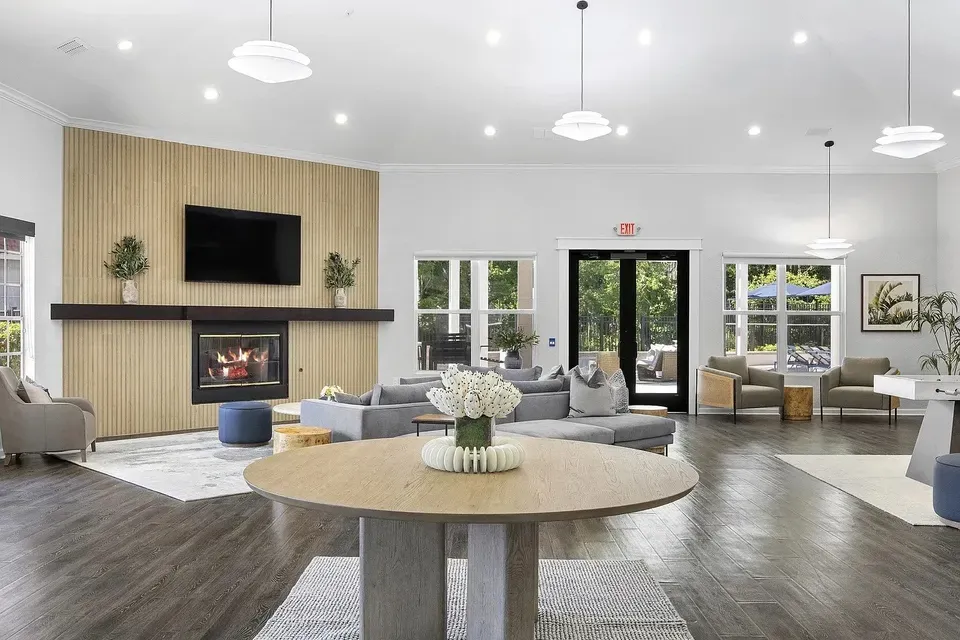 3 Bed 2 Bath Contemporary High-Rise Condo in Tampa, FL - 2