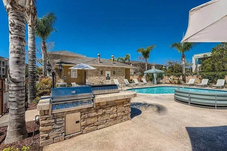 3 Bed 2 Bath Contemporary High-Rise Condo in Temecula, CA - 4