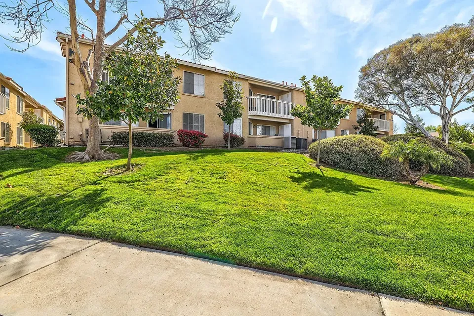 3 Bed 2 Bath Contemporary High-Rise Condo in Temecula, CA - 4