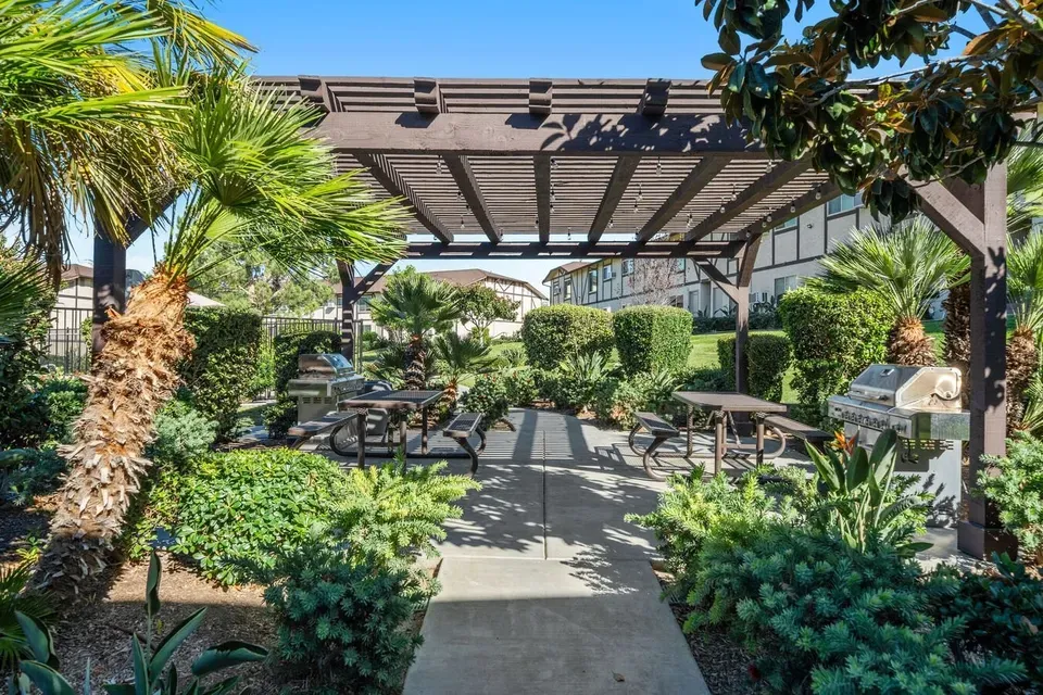 3 Bed 2 Bath Contemporary High-Rise Condo in Temecula, CA - 4