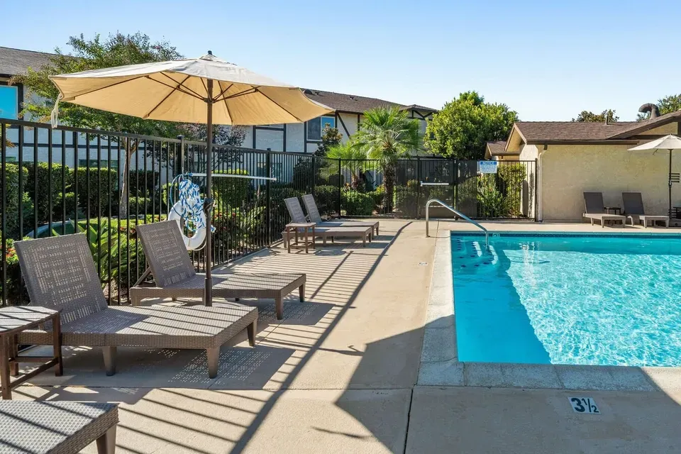 3 Bed 2 Bath Contemporary High-Rise Condo in Temecula, CA - 5