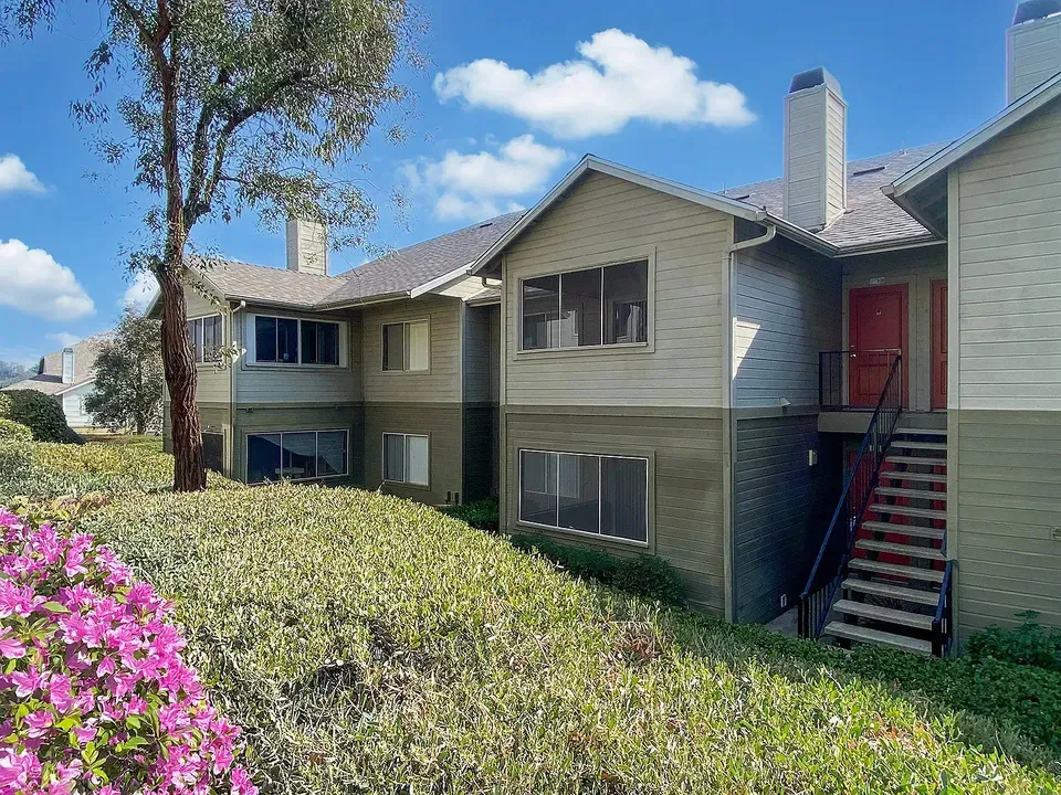 3 Bed 2 Bath Contemporary High-Rise Condo in Temecula, CA - 1