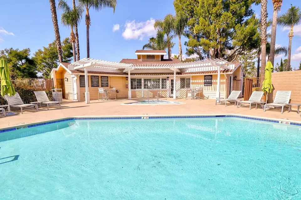 3 Bed 2 Bath Contemporary High-Rise Condo in Temecula, CA - 4