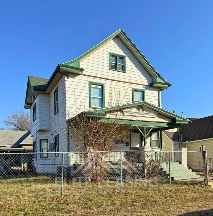 3 Bed 2 Bath Contemporary High-Rise Condo in Topeka, KS