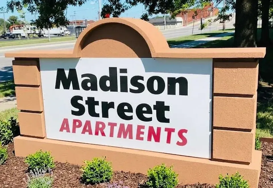 3 Bed 2 Bath Contemporary High-Rise Condo in Topeka, KS - 1