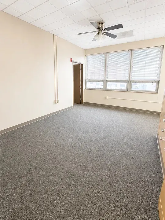 3 Bed 2 Bath Contemporary High-Rise Condo in Topeka, KS - 3