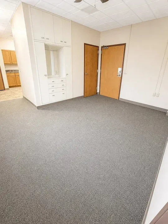3 Bed 2 Bath Contemporary High-Rise Condo in Topeka, KS - 4