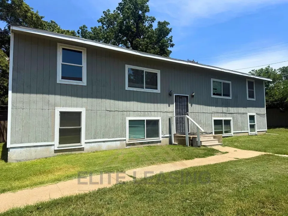 3 Bed 2 Bath Contemporary High-Rise Condo in Topeka, KS