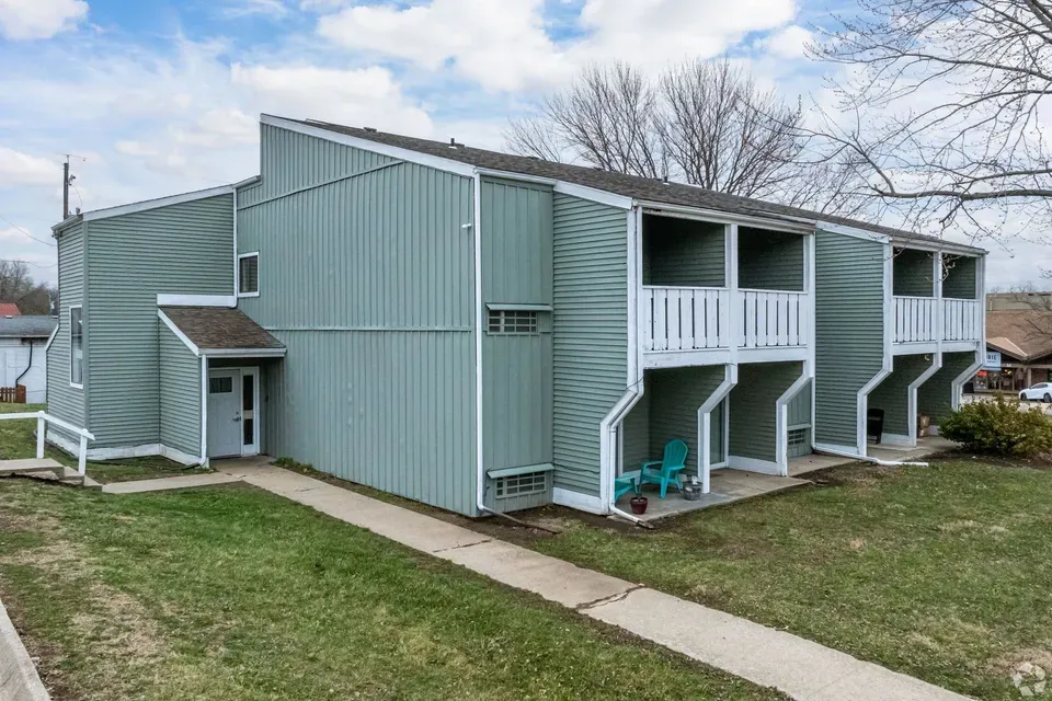 3 Bed 2 Bath Contemporary High-Rise Condo in Topeka, KS - 3