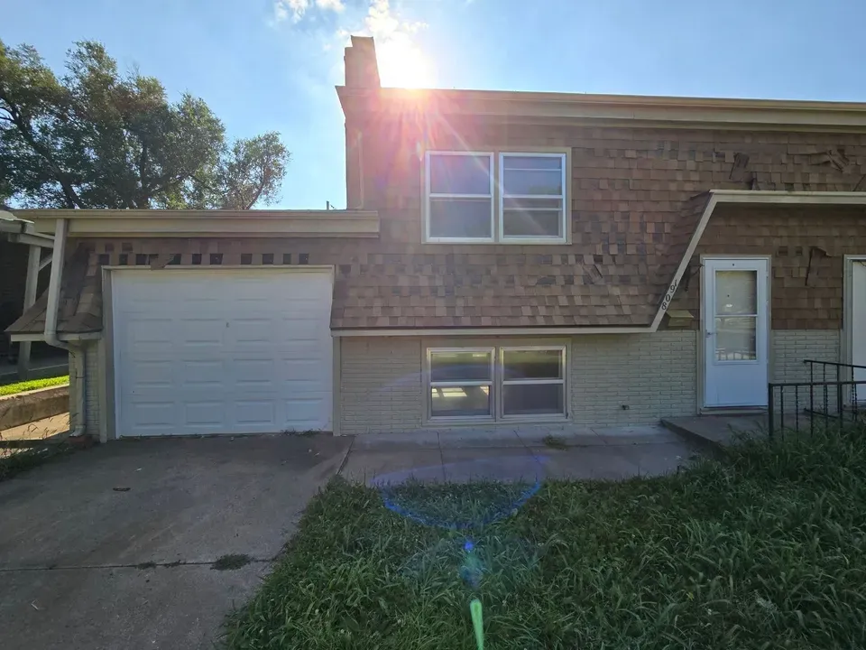 3 Bed 2 Bath Contemporary High-Rise Condo in Topeka, KS