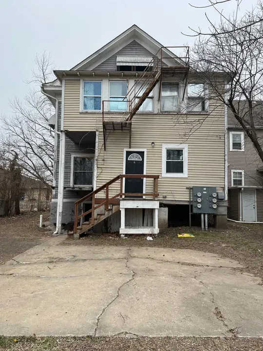 3 Bed 2 Bath Contemporary High-Rise Condo in Topeka, KS