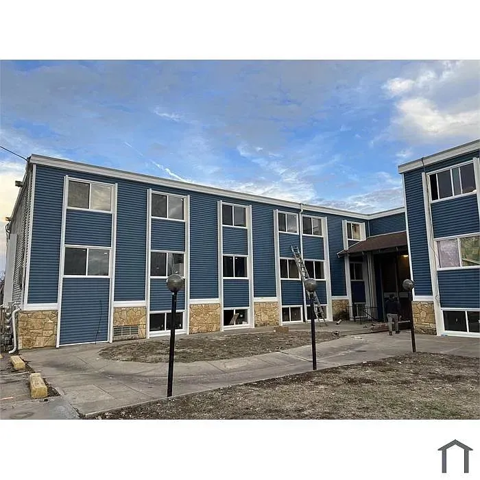 3 Bed 2 Bath Contemporary High-Rise Condo in Topeka, KS - 2
