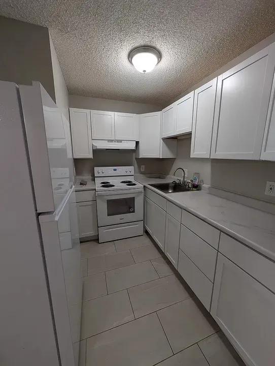 3 Bed 2 Bath Contemporary High-Rise Condo in Topeka, KS - 3