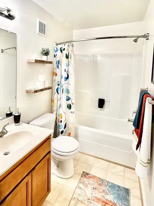 3 Bed 2 Bath Contemporary High-Rise Condo in Virginia Beach, VA - 5