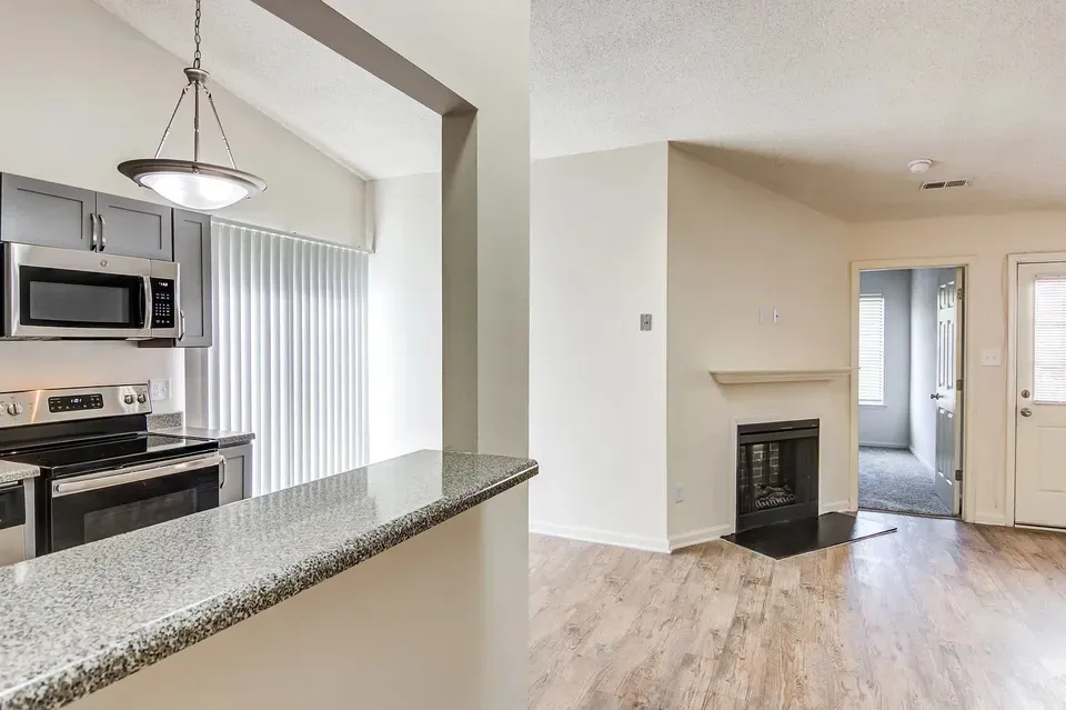 3 Bed 2 Bath Contemporary High-Rise Condo in Virginia Beach, VA - 4