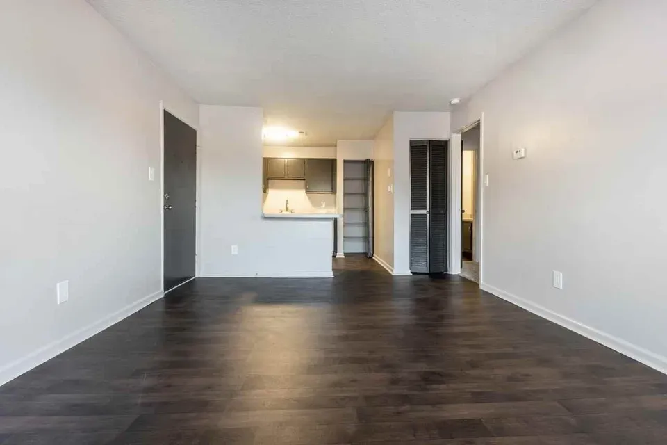 3 Bed 2 Bath Contemporary High-Rise Condo in Virginia Beach, VA - 2