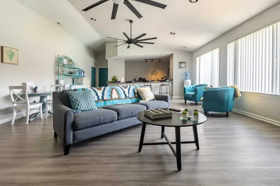 3 Bed 2 Bath Contemporary High-Rise Condo in Virginia Beach, VA - 4