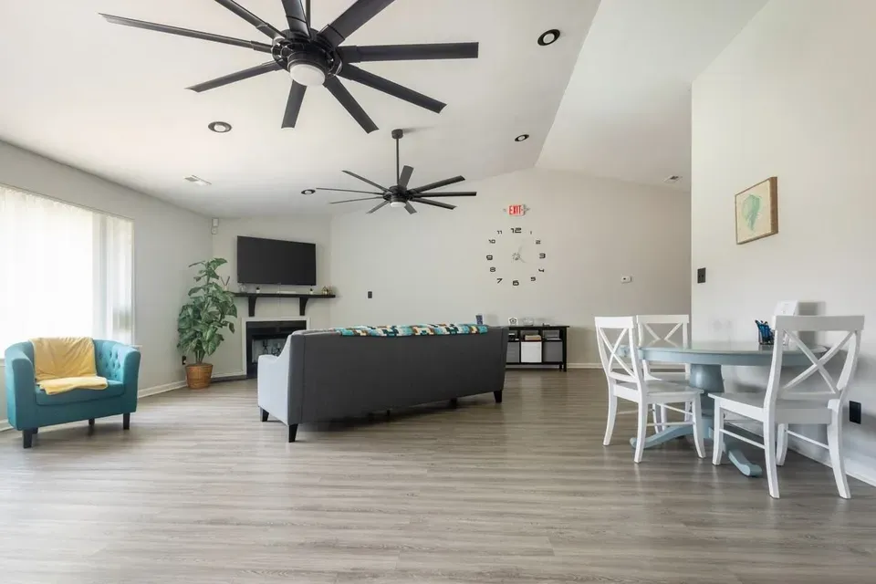 3 Bed 2 Bath Contemporary High-Rise Condo in Virginia Beach, VA - 5