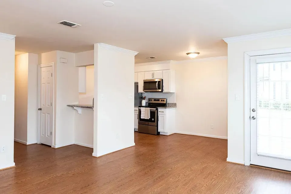 3 Bed 2 Bath Contemporary High-Rise Condo in Virginia Beach, VA - 4