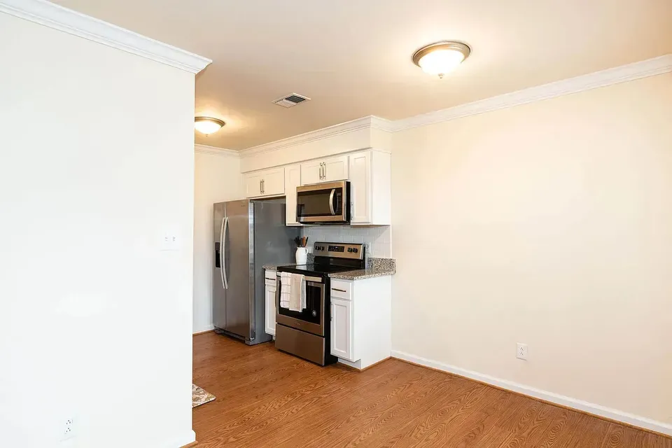 3 Bed 2 Bath Contemporary High-Rise Condo in Virginia Beach, VA - 5