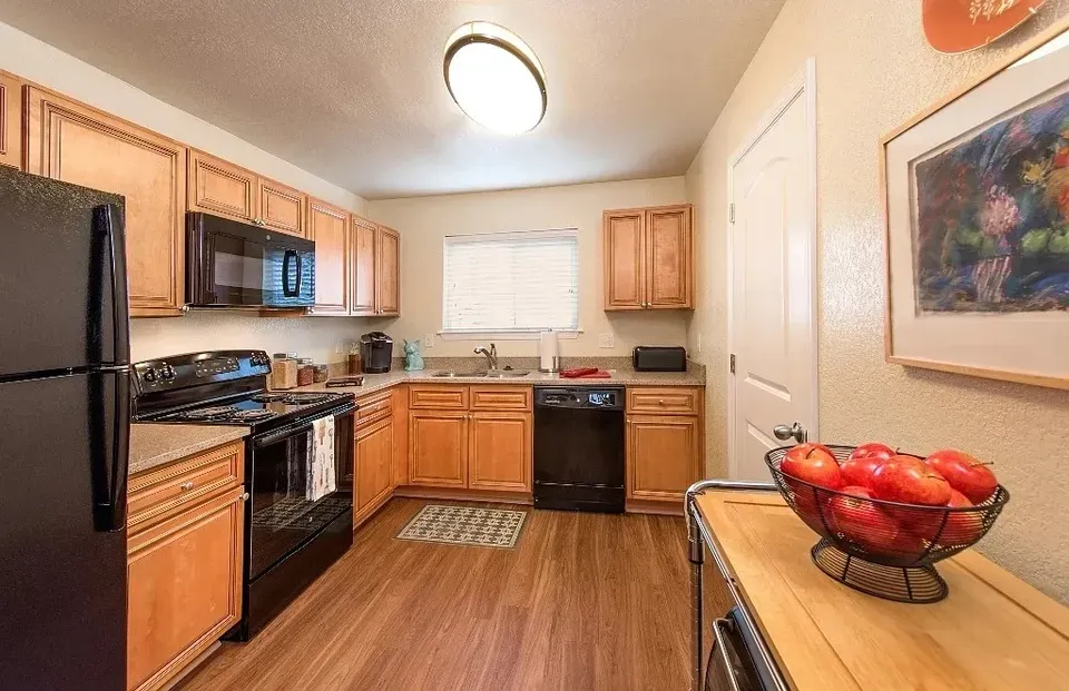 3 Bed 2 Bath Contemporary High-Rise Condo in Virginia Beach, VA - 3