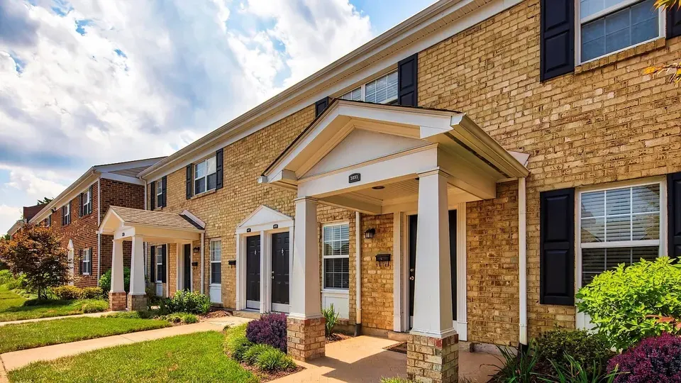 3 Bed 2 Bath Contemporary High-Rise Condo in Virginia Beach, VA - 4