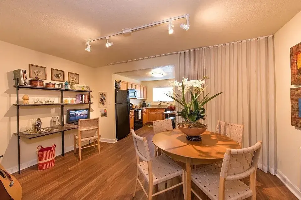 3 Bed 2 Bath Contemporary High-Rise Condo in Virginia Beach, VA - 5