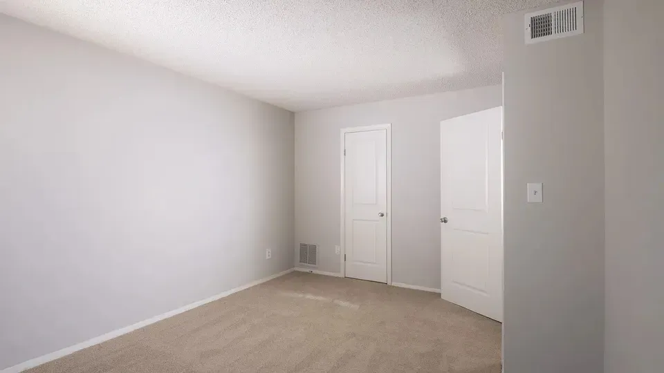 3 Bed 2 Bath Contemporary High-Rise Condo in Virginia Beach, VA - 2
