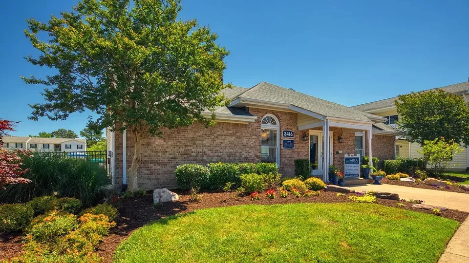 3 Bed 2 Bath Contemporary High-Rise Condo in Virginia Beach, VA - 4