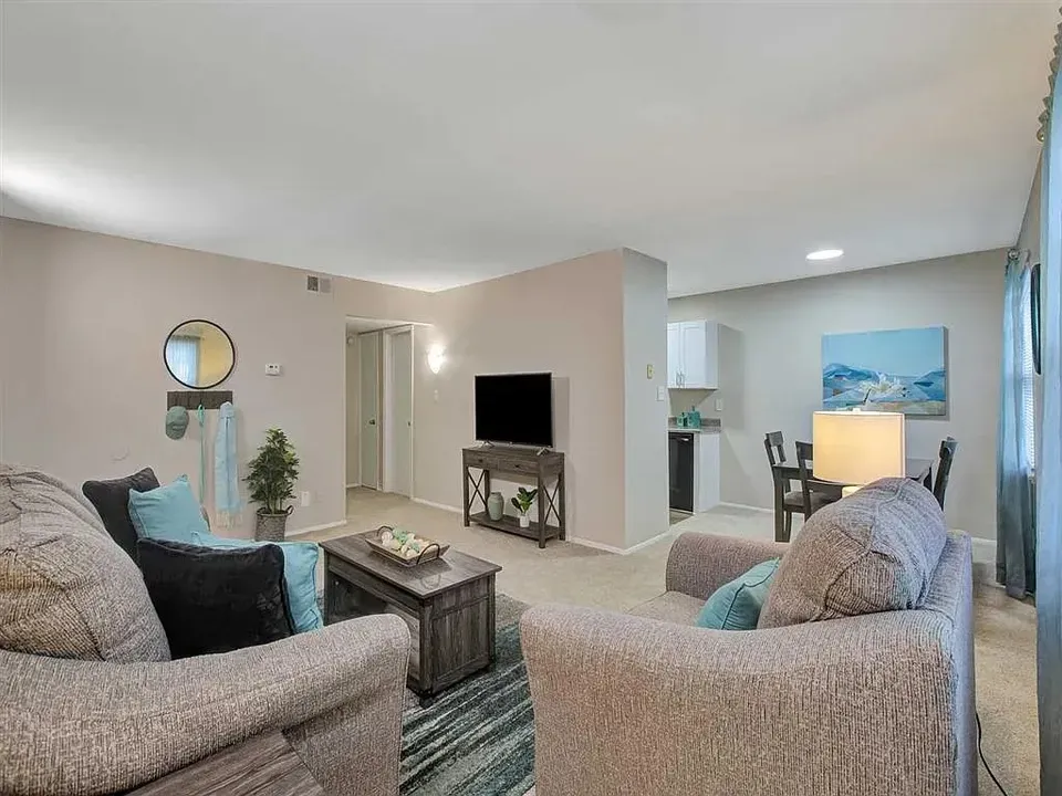 3 Bed 2 Bath Contemporary High-Rise Condo in Virginia Beach, VA - 5