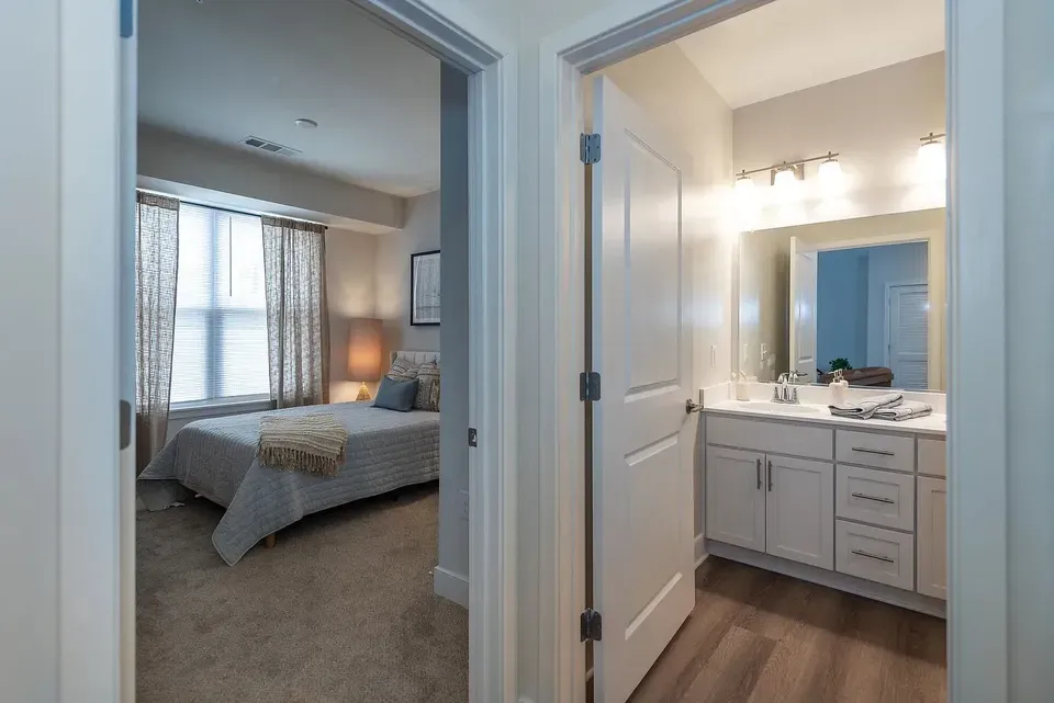 3 Bed 2 Bath Contemporary High-Rise Condo in Virginia Beach, VA - 5