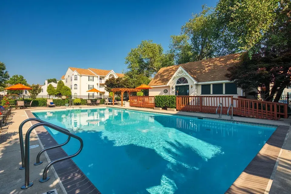 3 Bed 2 Bath Contemporary High-Rise Condo in Virginia Beach, VA - 2