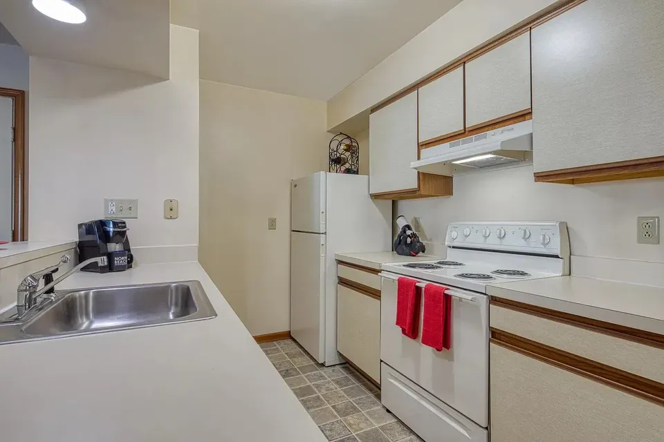 3 Bed 2 Bath Contemporary High-Rise Condo in Virginia Beach, VA - 4