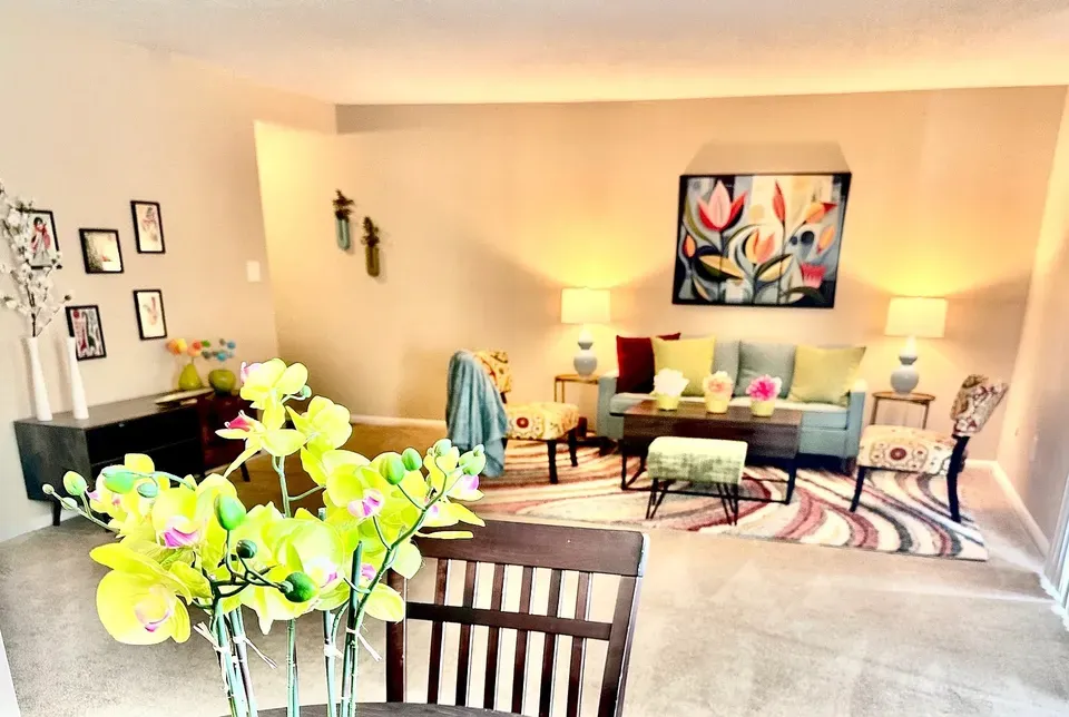 3 Bed 2 Bath Contemporary High-Rise Condo in Virginia Beach, VA - 2