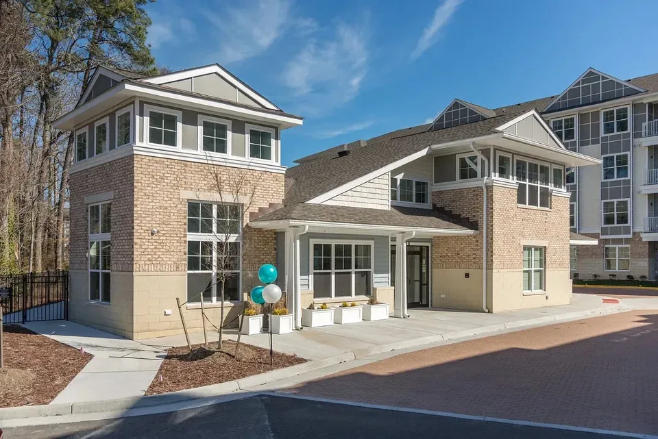 3 Bed 2 Bath Contemporary High-Rise Condo in Virginia Beach, VA - 2