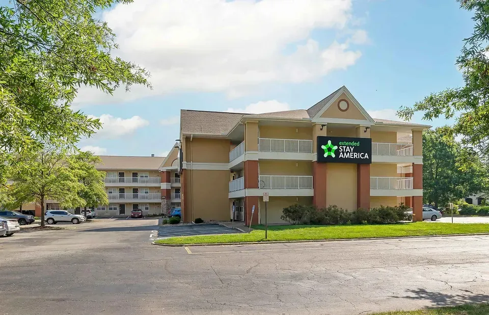 3 Bed 2 Bath Contemporary High-Rise Condo in Virginia Beach, VA - 1