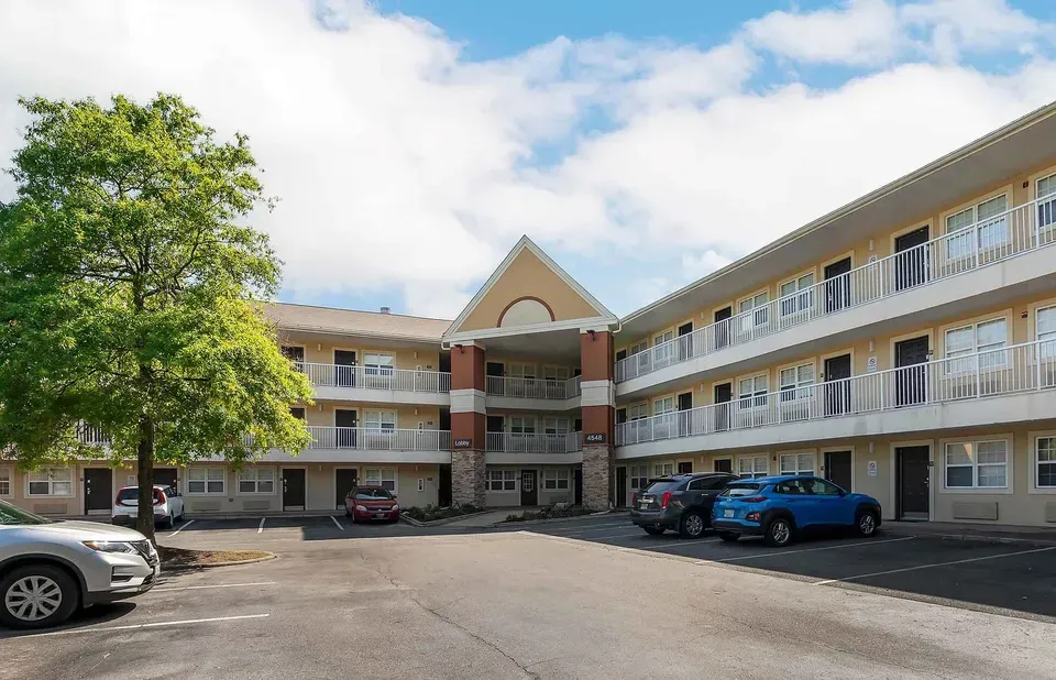 3 Bed 2 Bath Contemporary High-Rise Condo in Virginia Beach, VA - 2