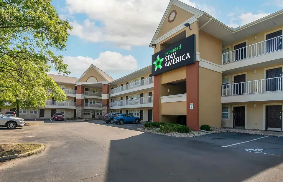 3 Bed 2 Bath Contemporary High-Rise Condo in Virginia Beach, VA - 4