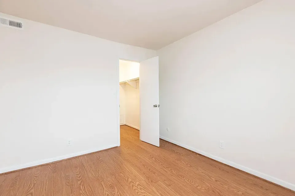3 Bed 2 Bath Contemporary High-Rise Condo in Virginia Beach, VA - 5