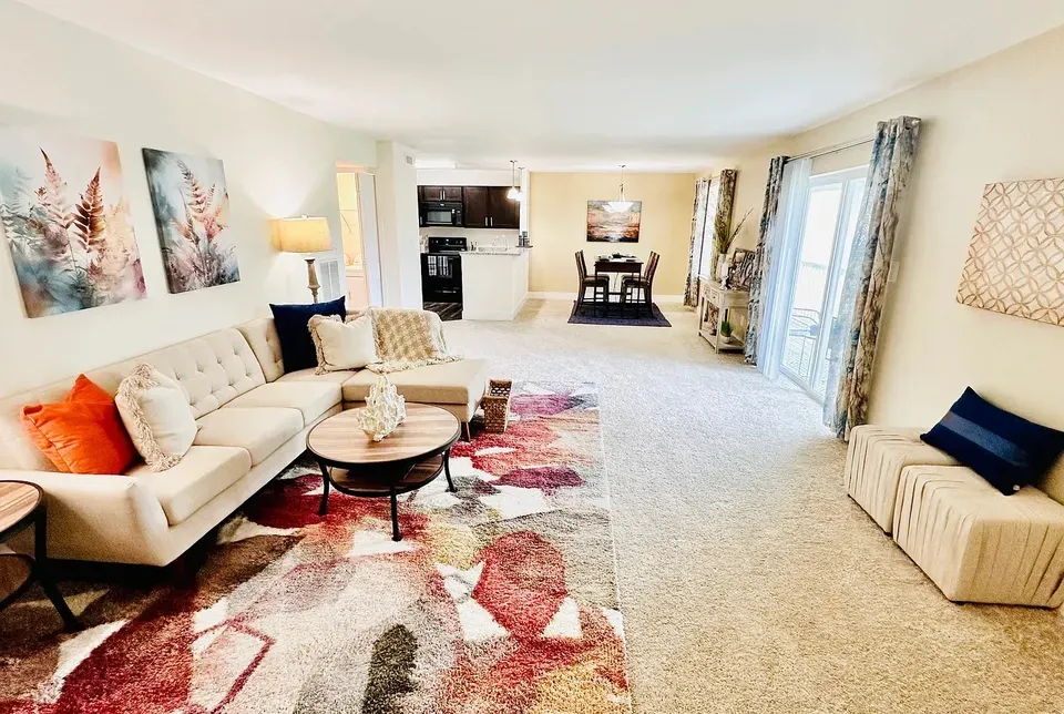 3 Bed 2 Bath Contemporary High-Rise Condo in Virginia Beach, VA - 2