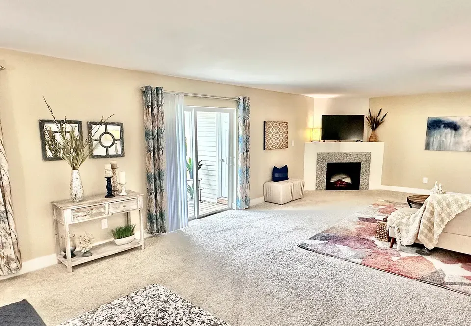 3 Bed 2 Bath Contemporary High-Rise Condo in Virginia Beach, VA - 3