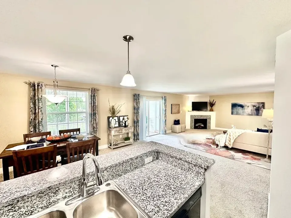 3 Bed 2 Bath Contemporary High-Rise Condo in Virginia Beach, VA - 4