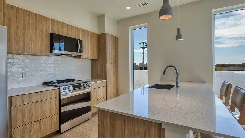 3 Bed 2 Bath Contemporary High-Rise Condo in Virginia Beach, VA - 3